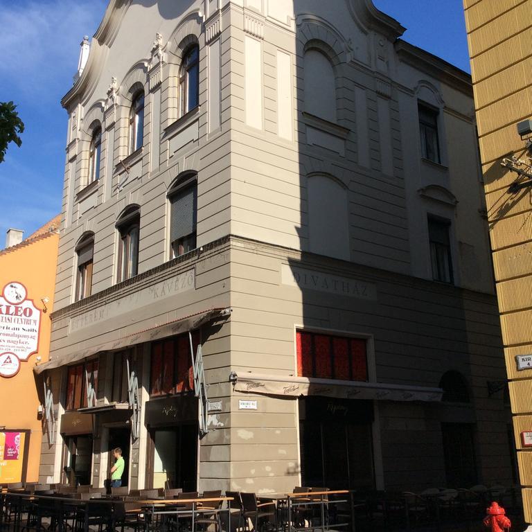 Szundi Szobak Pécs Exteriör bild