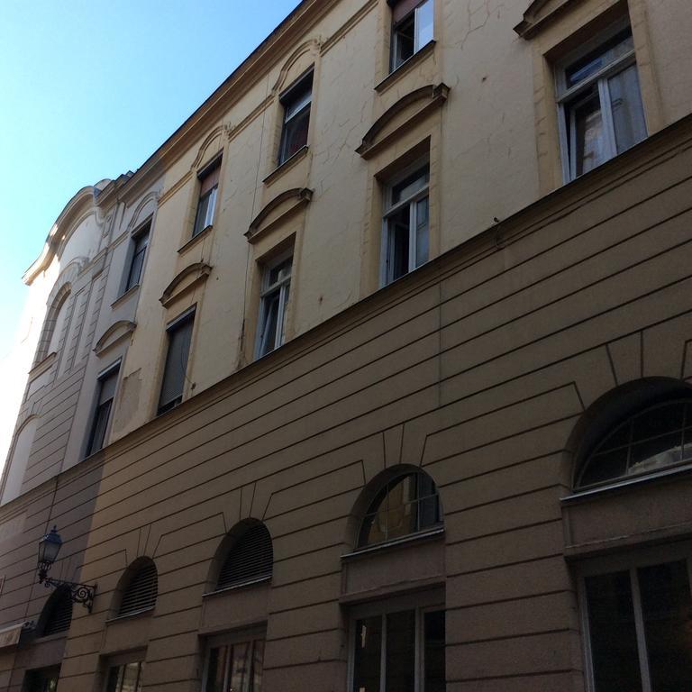 Szundi Szobak Pécs Exteriör bild