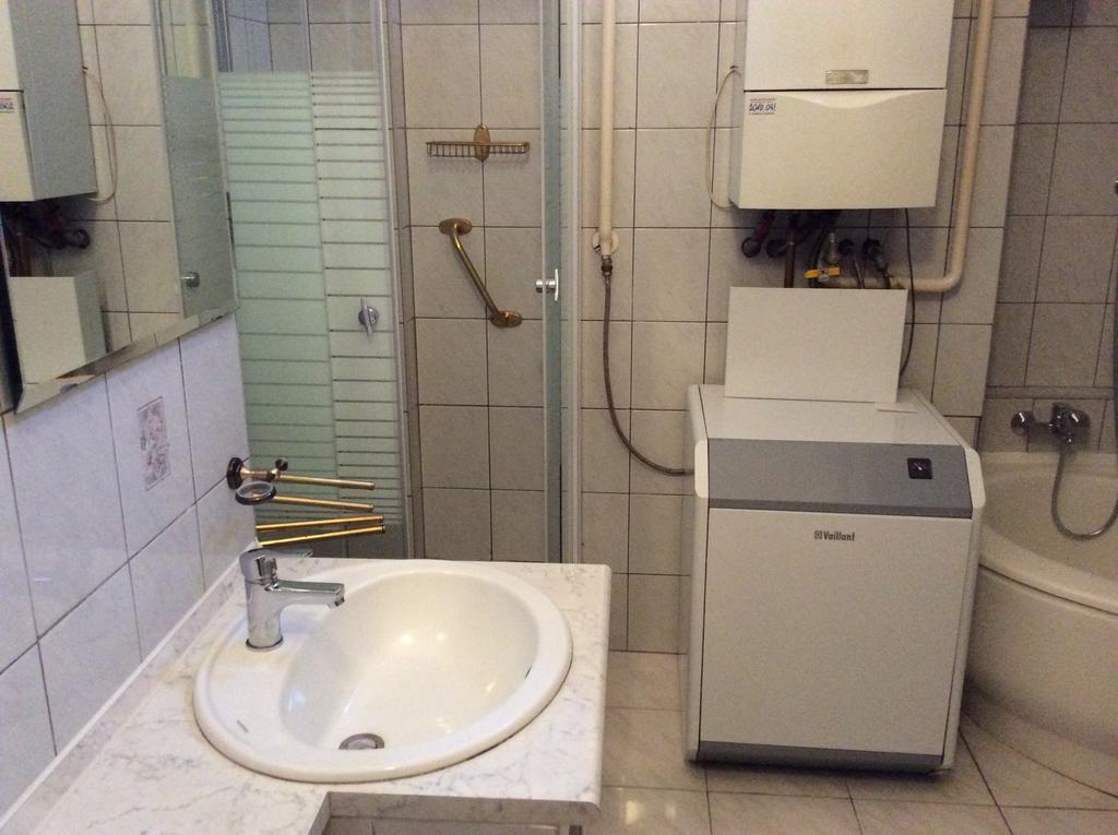 Szundi Szobak Pécs Exteriör bild